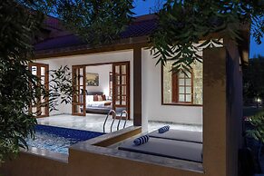 Still River Suites with Heated Pool, Jacuzzi by ELIVAAS