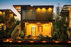 Still River Suites with Heated Pool, Jacuzzi by ELIVAAS