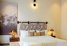 Still River Suites with Heated Pool, Jacuzzi by ELIVAAS