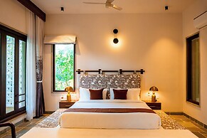 Still River Suites with Heated Pool, Jacuzzi by ELIVAAS