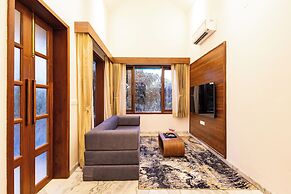 Still River Suites with Heated Pool, Jacuzzi by ELIVAAS