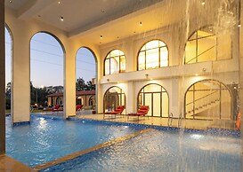 Still River Suites with Heated Pool, Jacuzzi by ELIVAAS