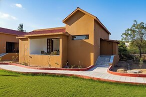 Still River Suites with Heated Pool, Jacuzzi by ELIVAAS