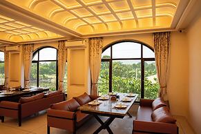 Still River Suites with Heated Pool, Jacuzzi by ELIVAAS