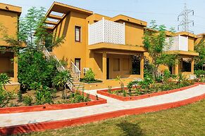 Still River Suites with Heated Pool, Jacuzzi by ELIVAAS