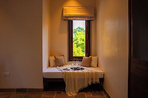 Still River Suites with Heated Pool, Jacuzzi by ELIVAAS