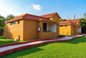 Still River Suites with Heated Pool, Jacuzzi by ELIVAAS