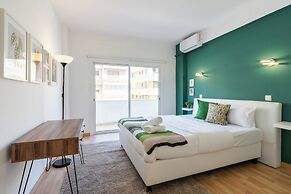 Oracle 2-BR Apt. & Balcony in Larnaca
