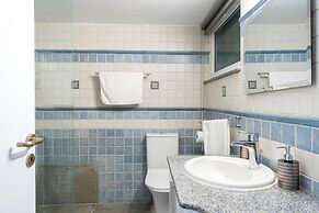 Oracle 2-BR Apt. & Balcony in Larnaca