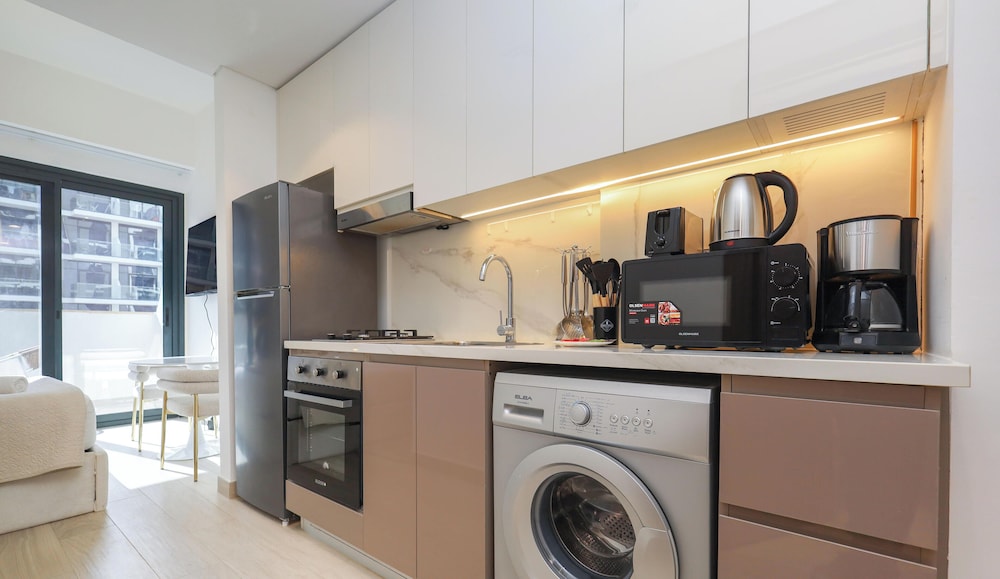 Stylish Riviera Studio Near Downtown