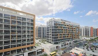 Stylish Riviera Studio Near Downtown