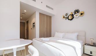 Stylish Riviera Studio Near Downtown