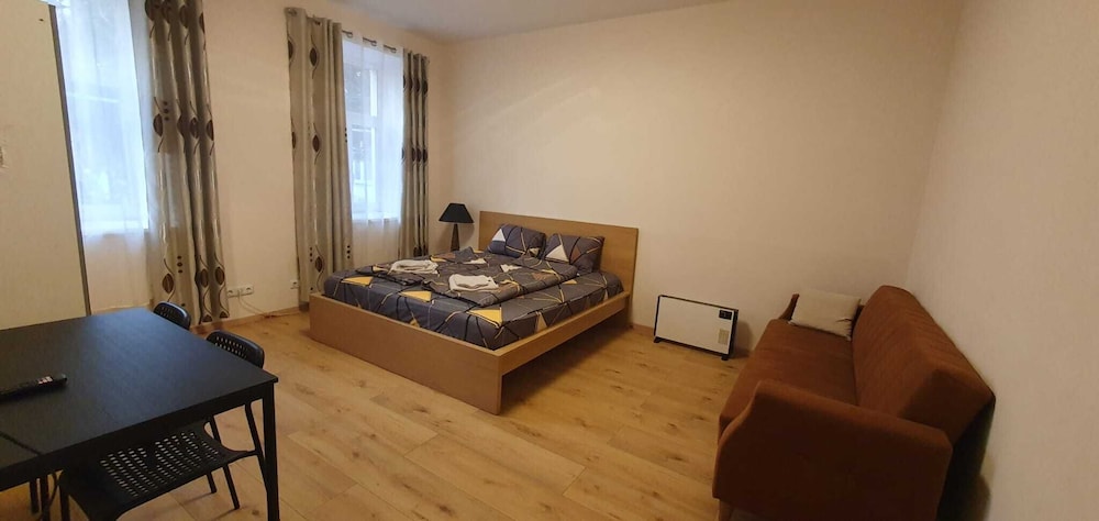 Group Stay 3 Apts Near Enkplatz