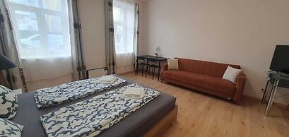 Group Stay 3 Apts Near Enkplatz