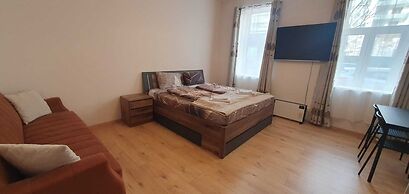 Group Stay 3 Apts Near Enkplatz