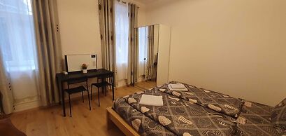 Group Stay 3 Apts Near Enkplatz