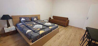 Group Stay 3 Apts Near Enkplatz