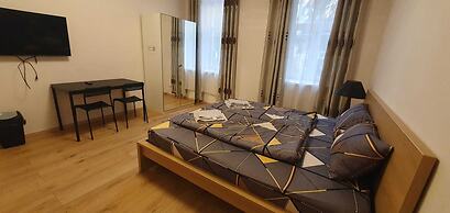 Group Stay 3 Apts Near Enkplatz