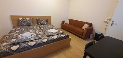 Group Stay 3 Apts Near Enkplatz