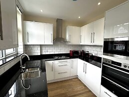 Mayfield Escape - Stylish Two Bed Apartment