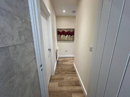 Mayfield Escape - Stylish Two Bed Apartment