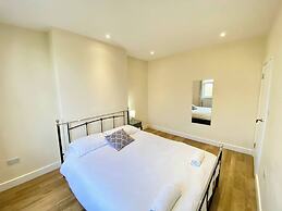 Mayfield Escape - Stylish Two Bed Apartment