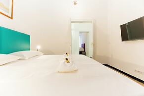 Airy 5BR Flat with Balcony - Old Town