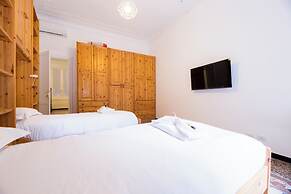 Airy 5BR Flat with Balcony - Old Town
