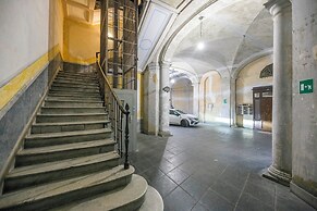 Airy 5BR Flat with Balcony - Old Town