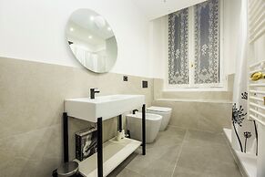 Airy 5BR Flat with Balcony - Old Town