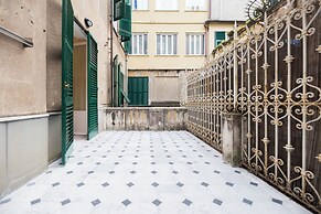 Airy 5BR Flat with Balcony - Old Town