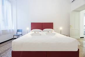 Airy 5BR Flat with Balcony - Old Town