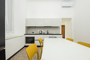 Airy 5BR Flat with Balcony - Old Town