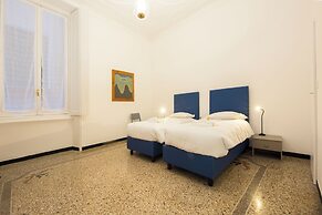 Airy 5BR Flat with Balcony - Old Town