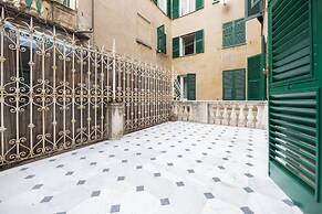 Airy 5BR Flat with Balcony - Old Town