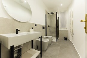 Airy 5BR Flat with Balcony - Old Town