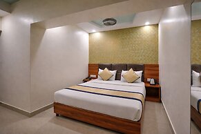 Glitz Saineel Executive Near Juhu Beach