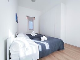 Modern Apartment Near the Beach