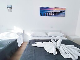 Modern Apartment Near the Beach