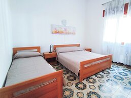 Comfortable Apartment Near the Beach