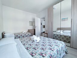 Flat With Balcony on the Seafront