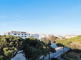 Spacious Apartment With Balcony by the sea