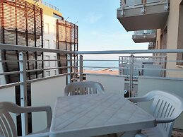 Spacious Apartment With Balcony by the sea