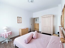 Stylish Apartment Near the Beach