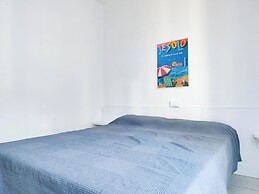 Cozy Flat by the Beach
