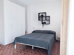 Studio With Balcony and Pool Access