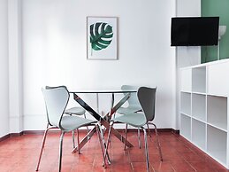 Beachside Studio With Shared Pool