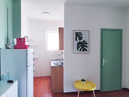 Beachside Studio With Shared Pool