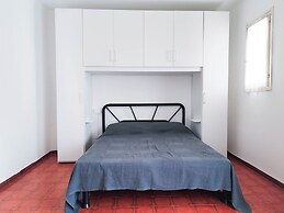Beachside Studio With Shared Pool