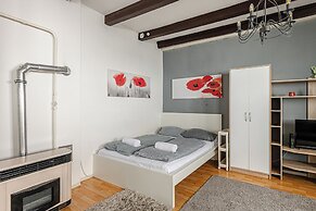 Cozy Nest Hideaway With A/C